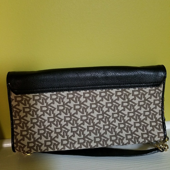 DKNY shoulder clutch/bag with golden chain, sz M - Picture 5 of 8